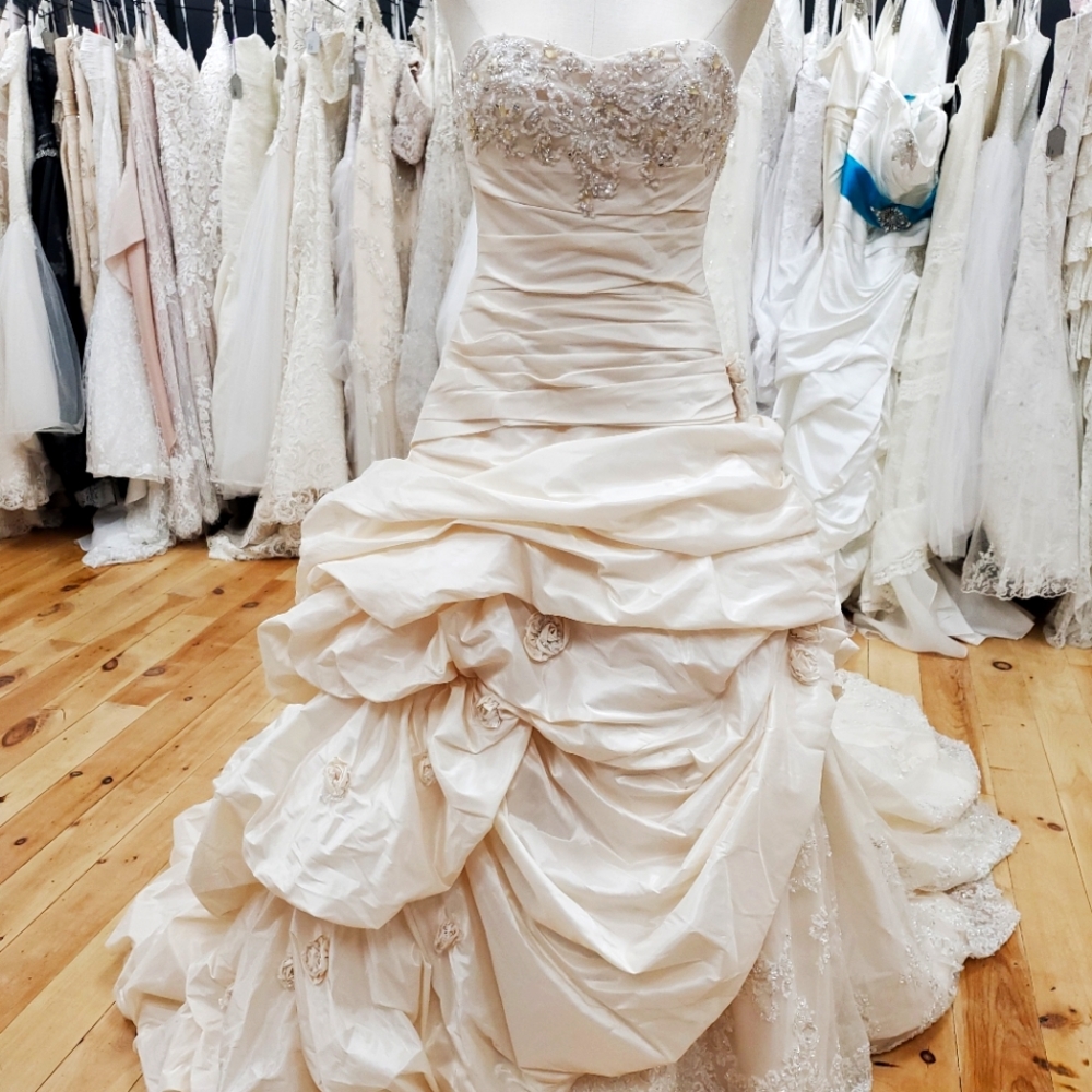 Maggie Sottero Wedding Dress